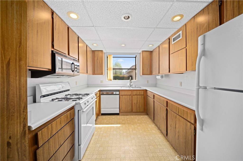 Mission Hills (san Fernando), CA 91345,15140 Chatsworth ST #B