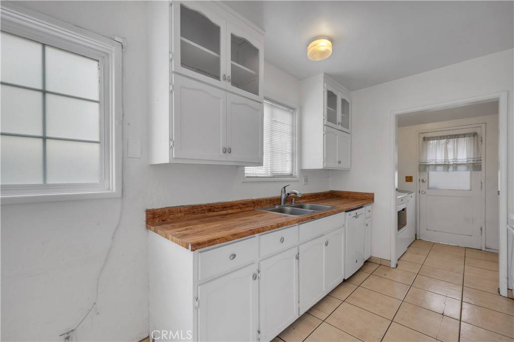13449 Stagg ST Panorama City, CA 91402