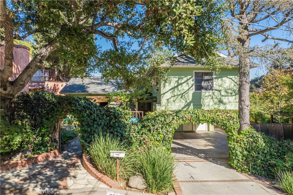 Los Angeles, CA 90046,8917 Holly PL