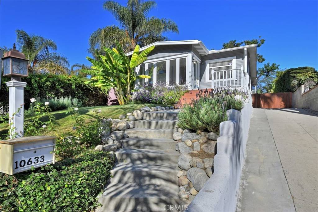 Toluca Lake, CA 91602,10633 Chiquita ST