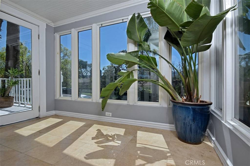 Toluca Lake, CA 91602,10633 Chiquita ST