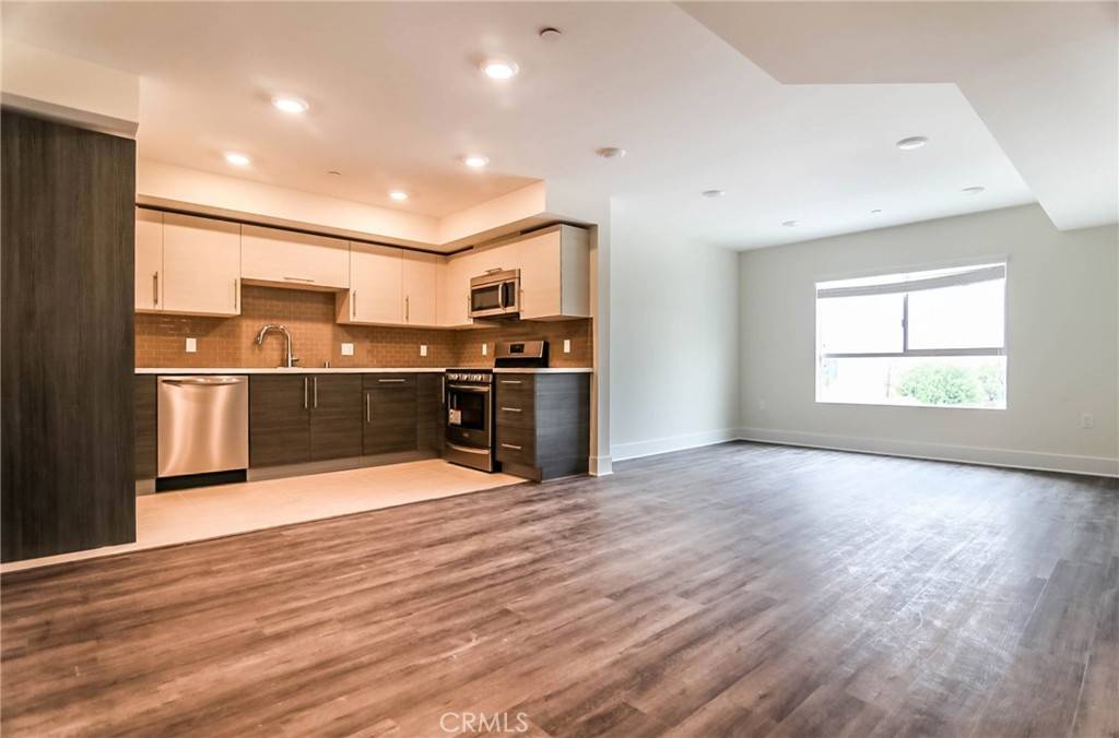 Los Angeles, CA 90004,5026 Rosewood AVE #206