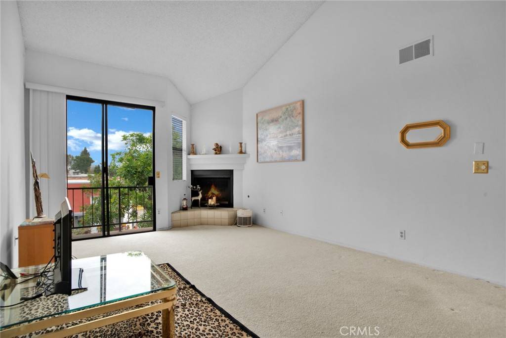 Tarzana, CA 91335,6323 Reseda BLVD #44