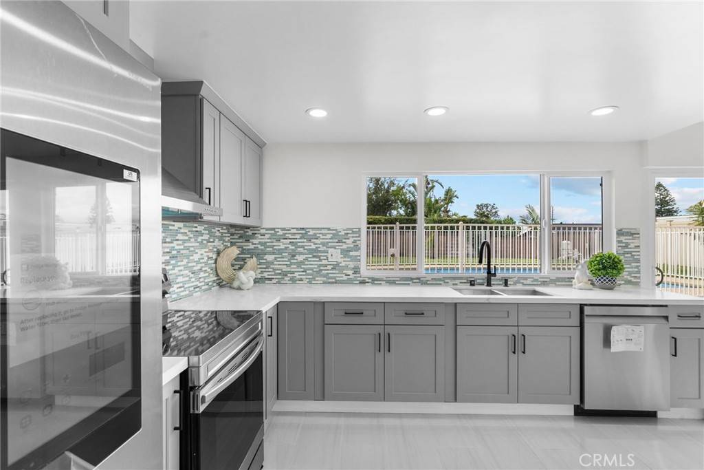 Sun Valley, CA 91352,10540 Dora
