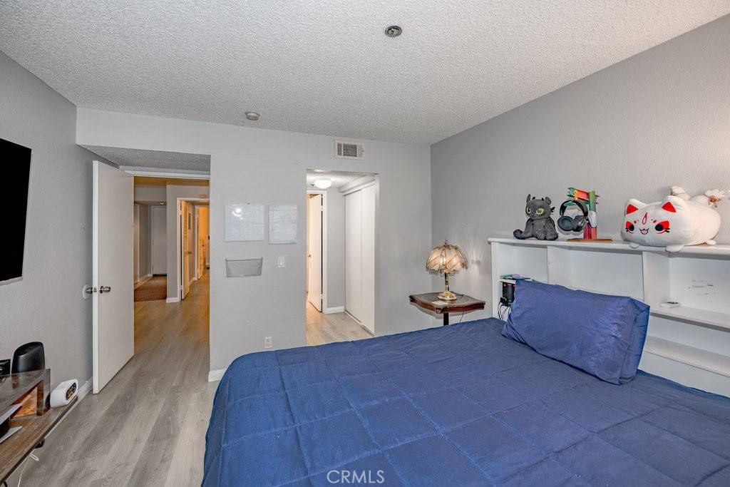 Reseda, CA 91335,6545 Reseda BLVD #3