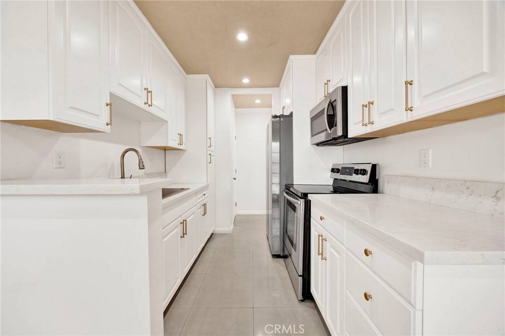 Encino, CA 91316,5320 Zelzah AVE #106