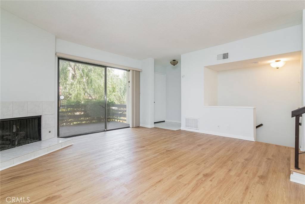 Woodland Hills, CA 91367,5711 Owensmouth AVE #116