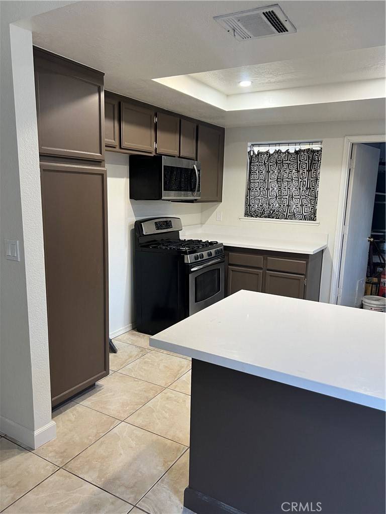 Lancaster, CA 93535,1508 E Avenue J2