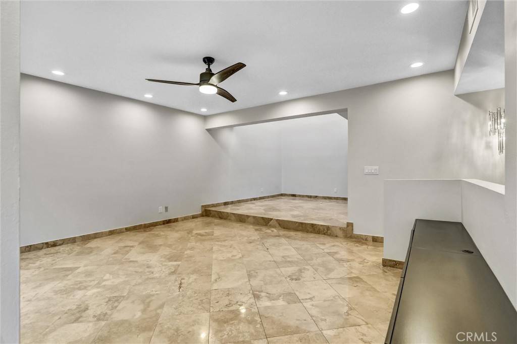 Canoga Park, CA 91304,7900 Topanga Canyon BLVD #15