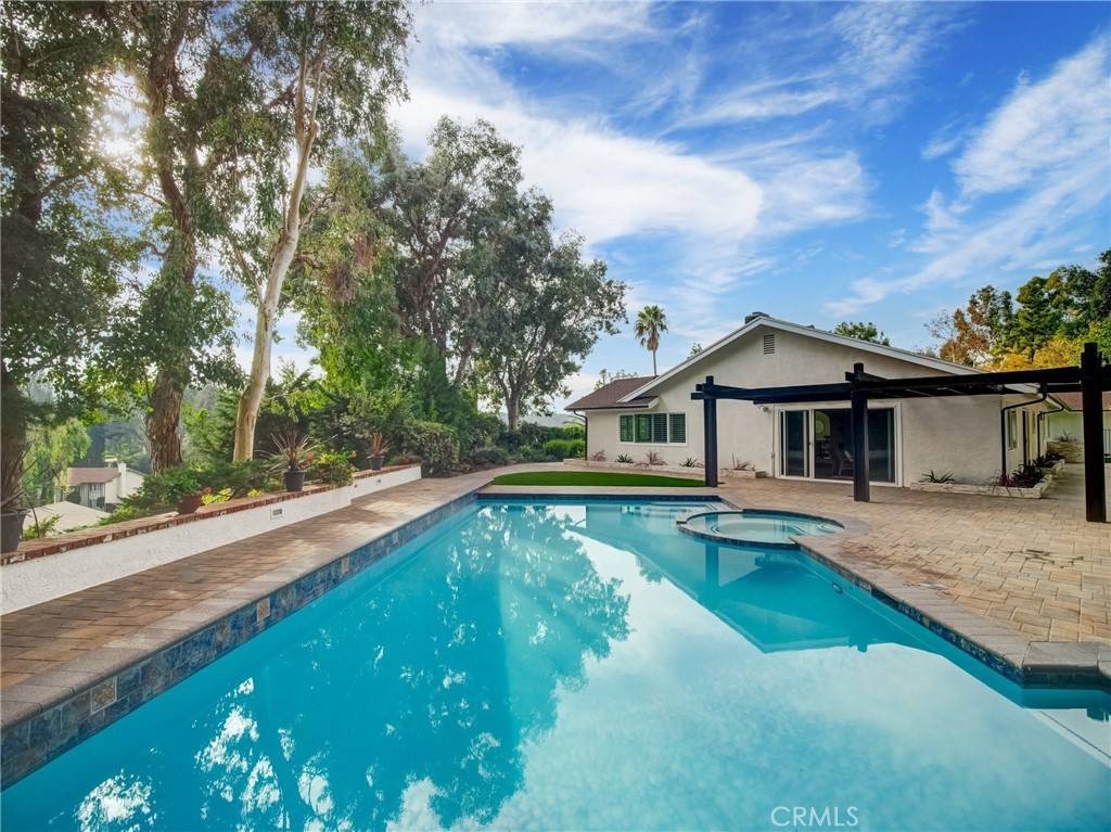 Woodland Hills, CA 91364,4732 Del Moreno DR
