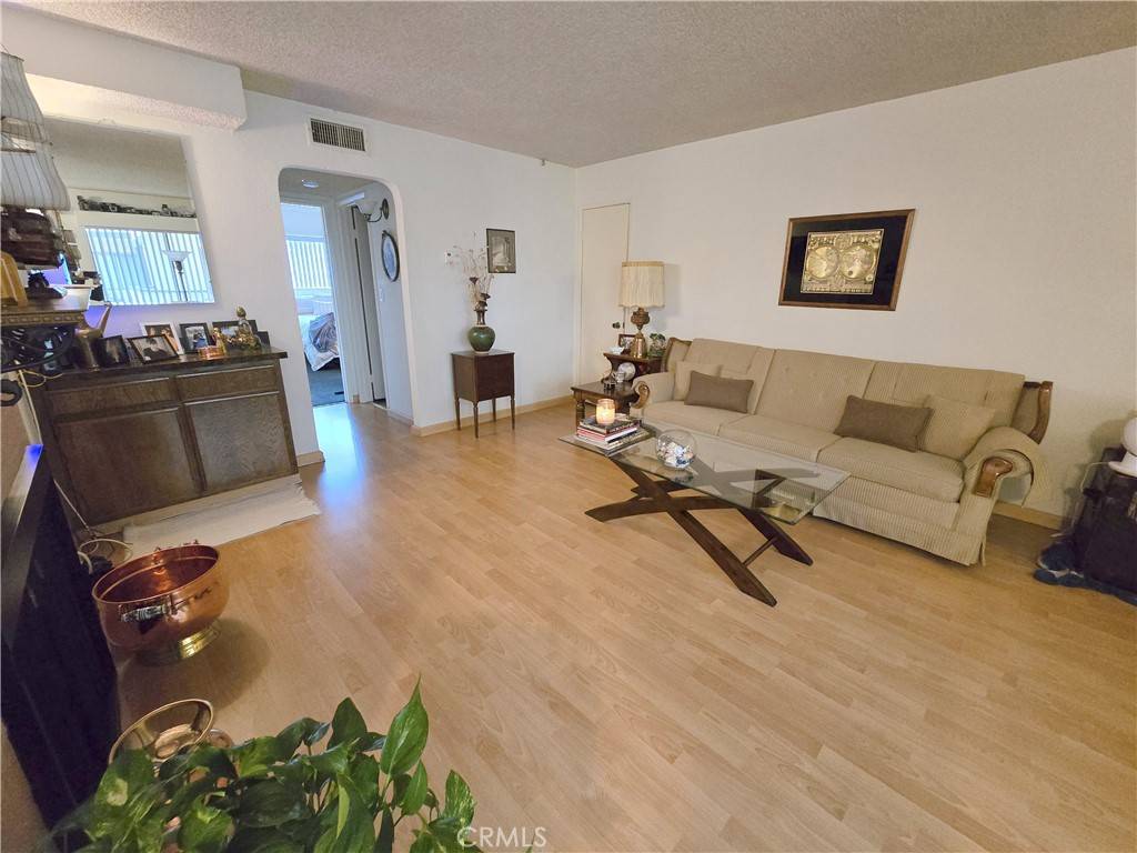 Valley Village, CA 91607,5805 Whitsett AVE #102