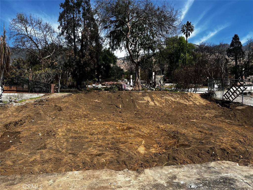 Altadena, CA 91001,92 Laurel DR