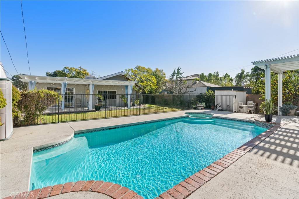 Burbank, CA 91506,351 S Parish PL