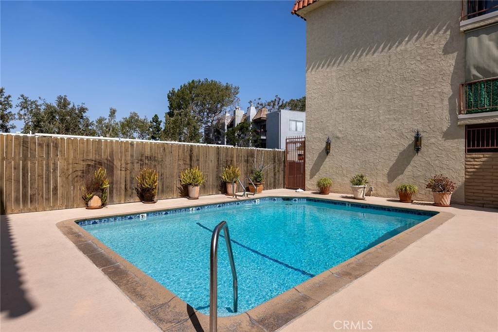 Culver City, CA 90230,5875 Doverwood DR #309