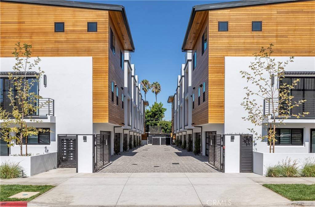 Los Angeles, CA 90035,1567 Hi Point St
