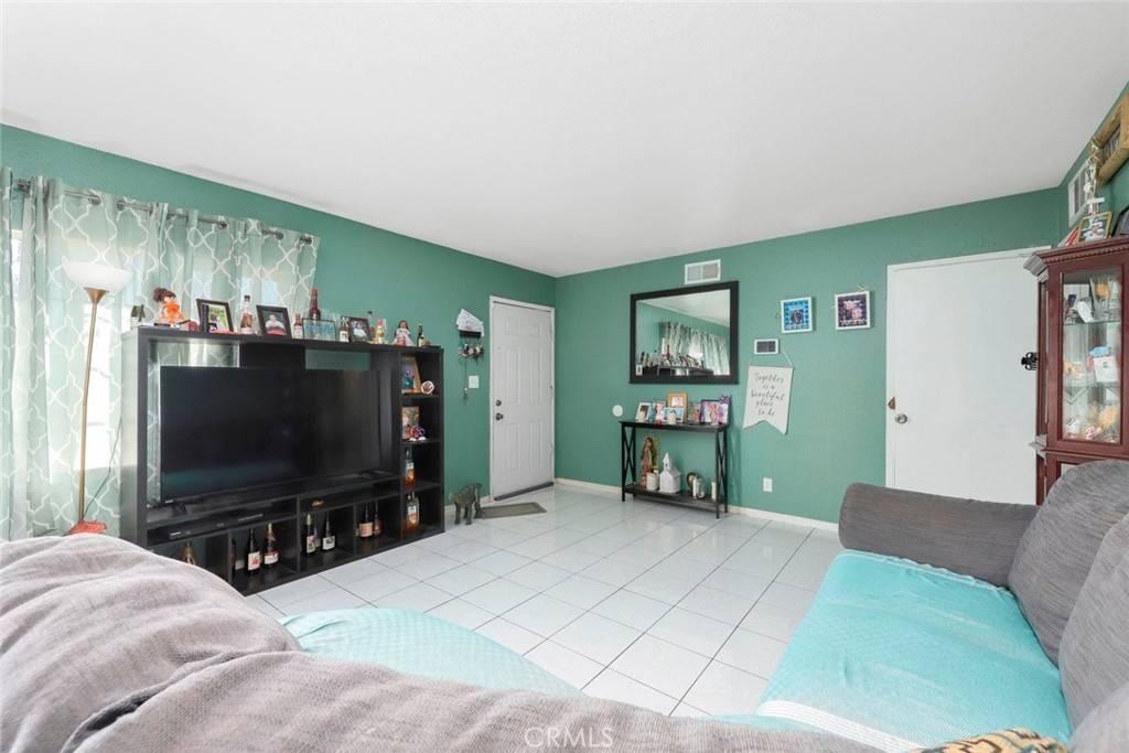 Lancaster, CA 93535,423 Landsford ST