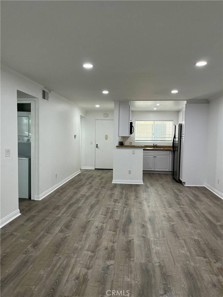 Woodland Hills, CA 91367,21400 Burbank AVE #207