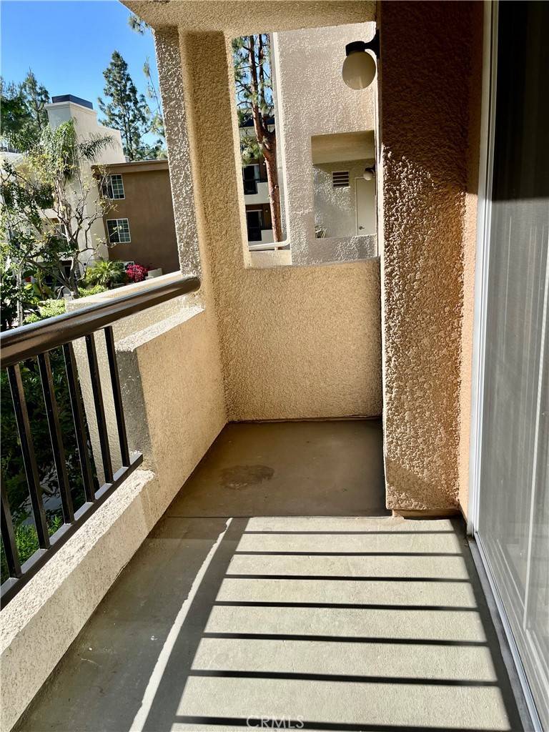 Woodland Hills, CA 91367,21400 Burbank AVE #207