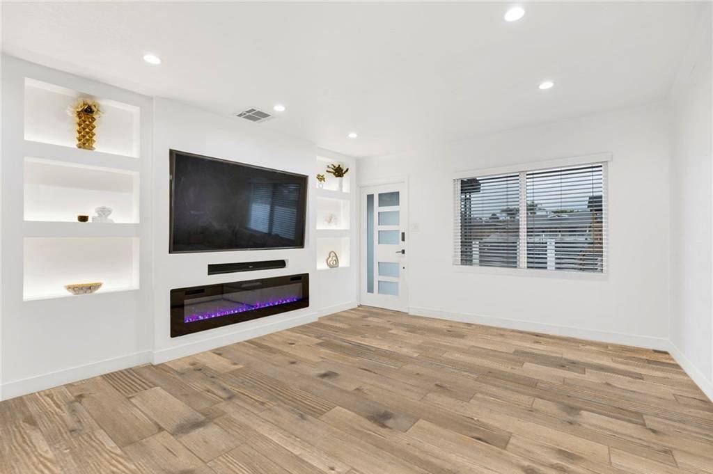 Panorama City, CA 91402,8901 Sylmar AVE
