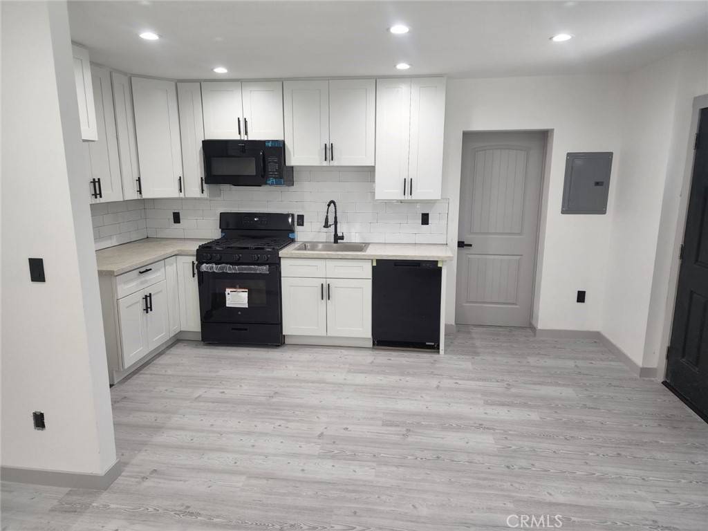 Thousand Oaks, CA 91362,1782 Los Feliz DR