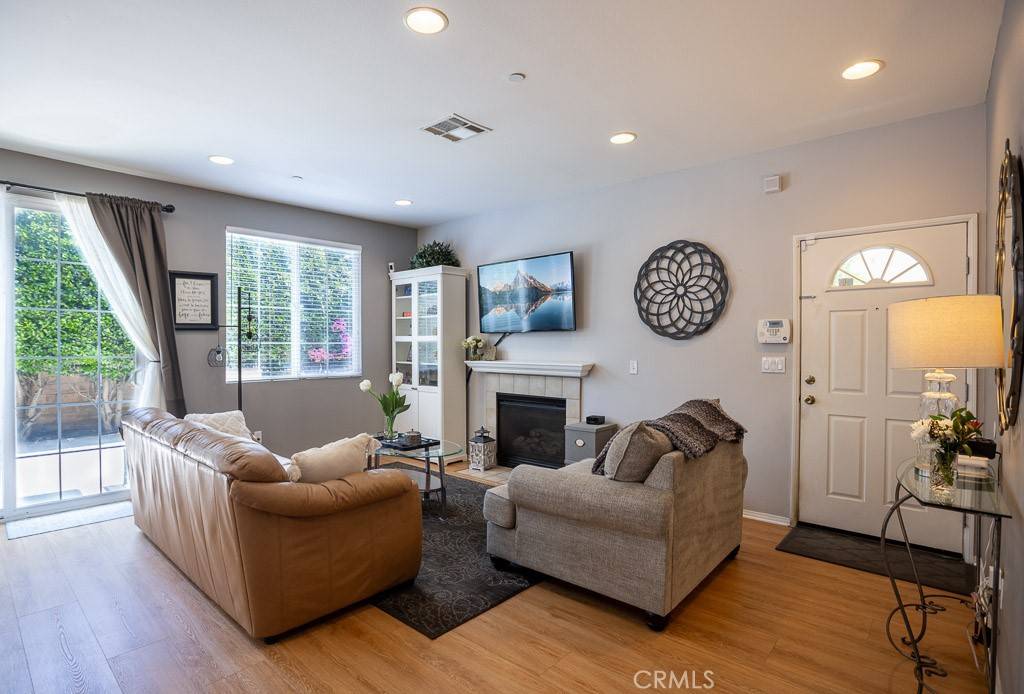 Sylmar, CA 91342,15037 Roxford ST #2