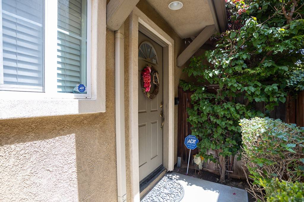 Sylmar, CA 91342,15037 Roxford ST #2
