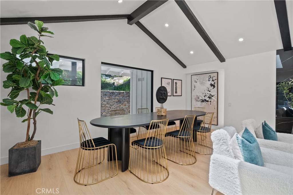 La Canada Flintridge, CA 91011,3985 Hampstead RD