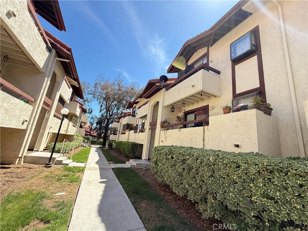 Canyon Country, CA 91387,18122 Sundowner WAY #1108