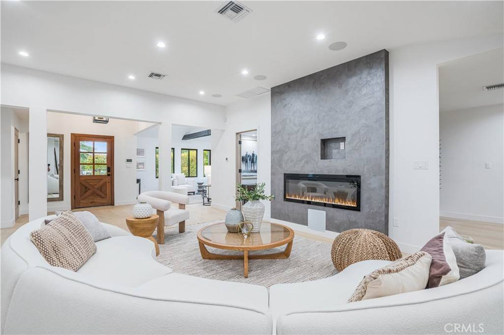 Sherman Oaks, CA 91401,13541 Chandler BLVD