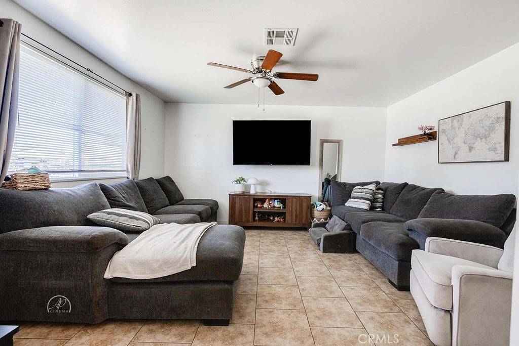 Bakersfield, CA 93304,1016 Meredith DR