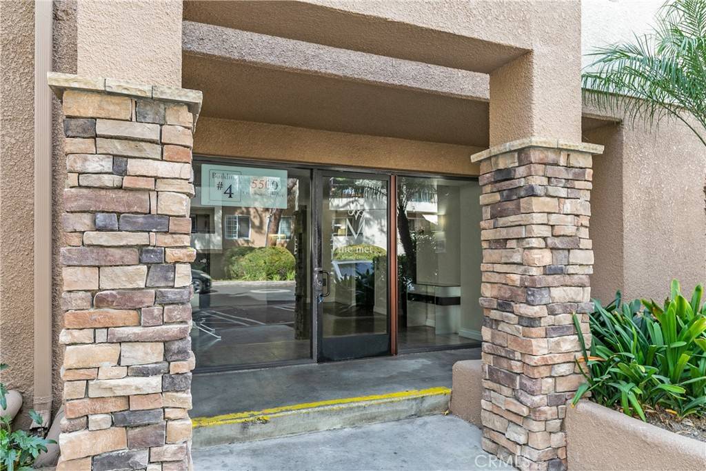 Woodland Hills, CA 91367,5500 Owensmouth AVE #317