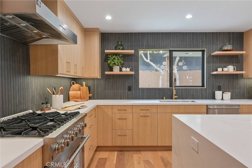 23240 Leonora DR Woodland Hills, CA 91367