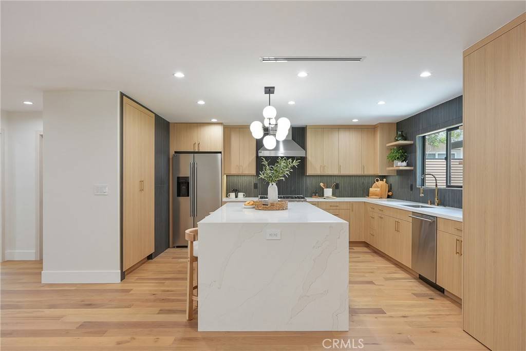 23240 Leonora DR Woodland Hills, CA 91367