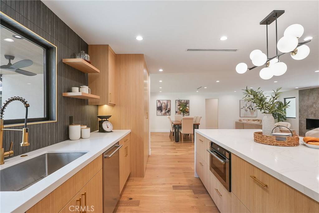 23240 Leonora DR Woodland Hills, CA 91367