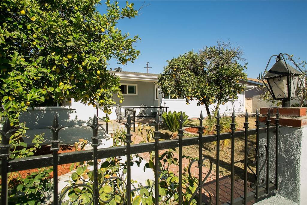 West Hills, CA 91307,22445 vanowen st