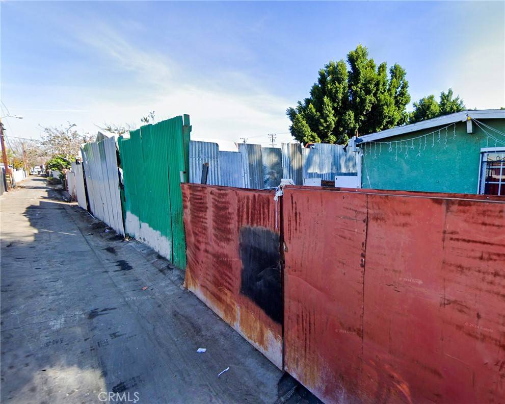 Los Angeles, CA 90002,9621 Laurel ST