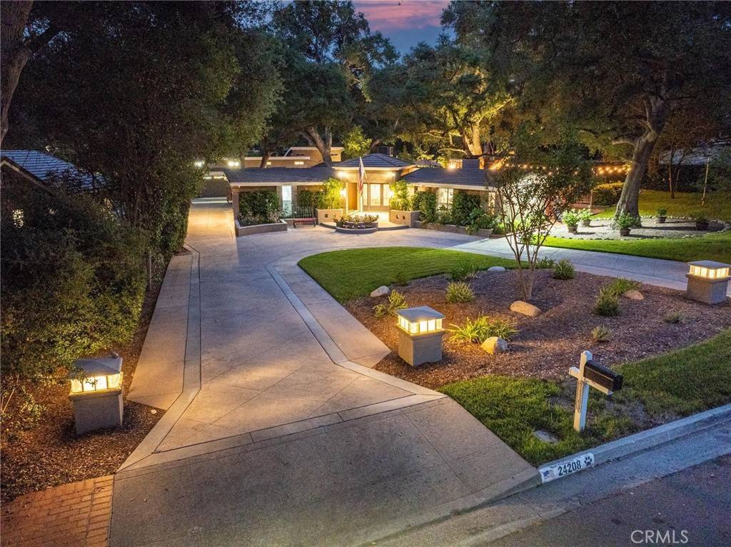 Newhall, CA 91321,24208 Heritage LN