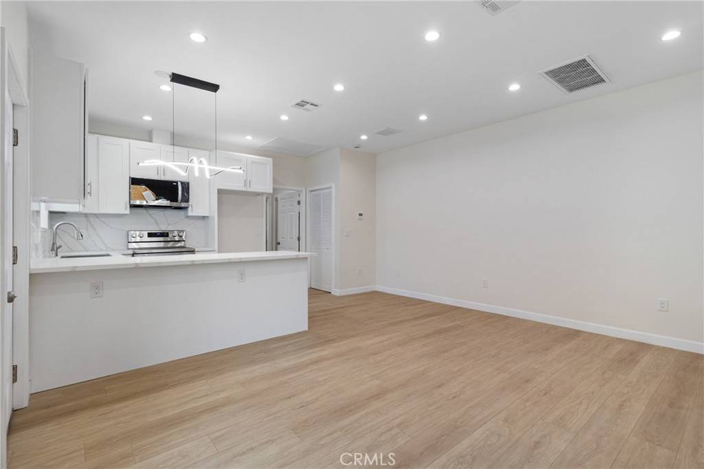 Sun Valley, CA 91352,8853 Remick AVE