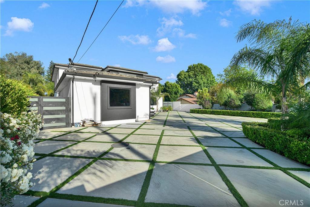 Northridge, CA 91325,9218 Encino AVE