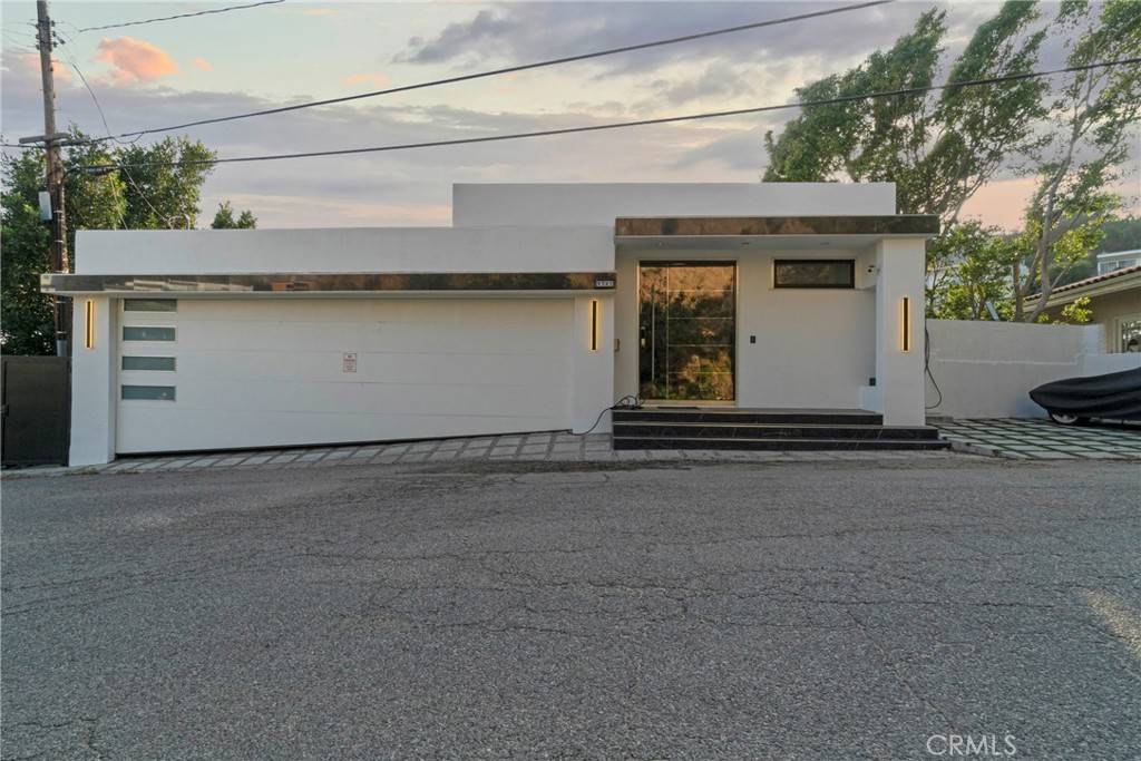 Los Angeles, CA 90069,1737 Sunset Plaza DR