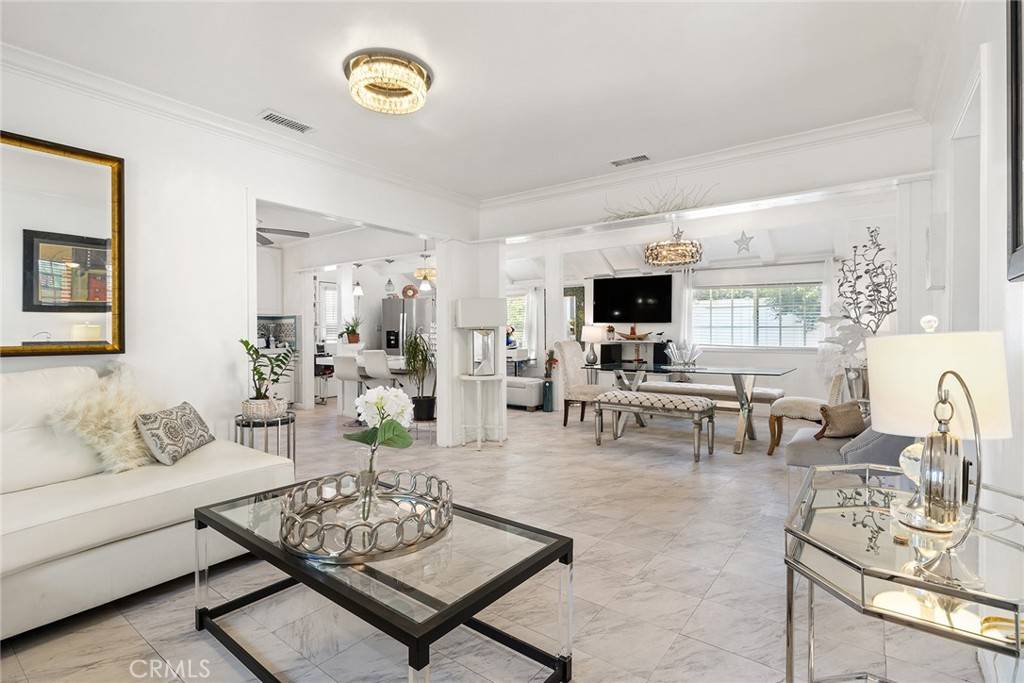 Lake Balboa, CA 91406,17600 Runnymede ST