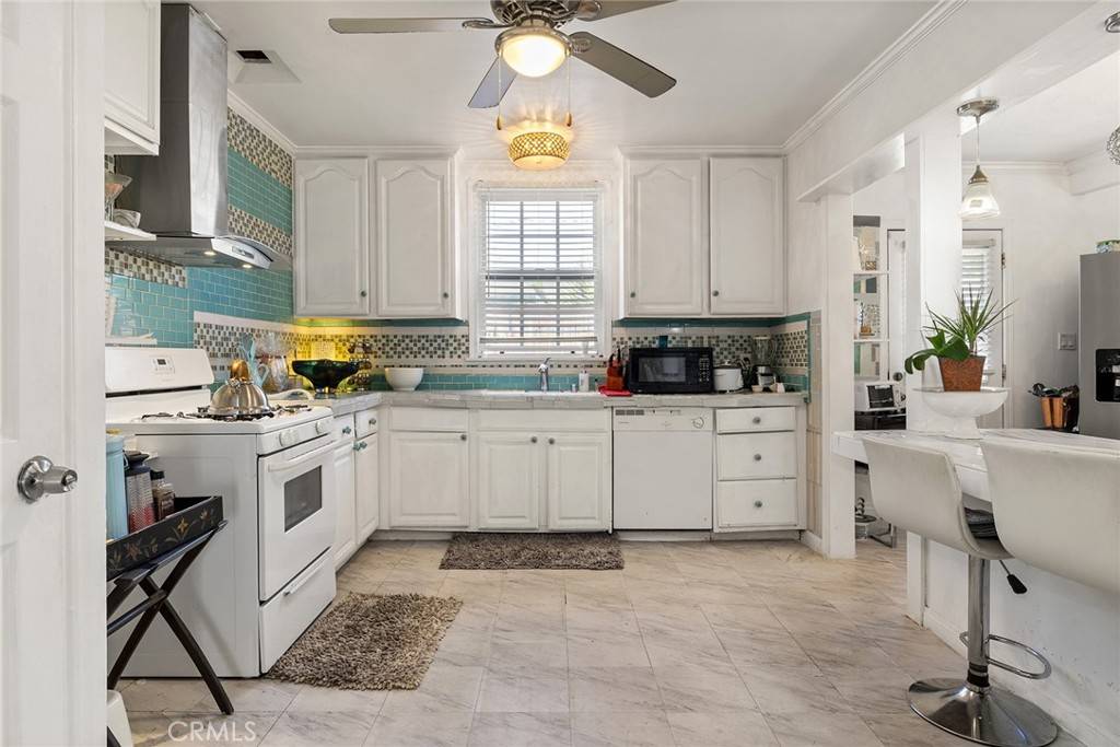 Lake Balboa, CA 91406,17600 Runnymede ST
