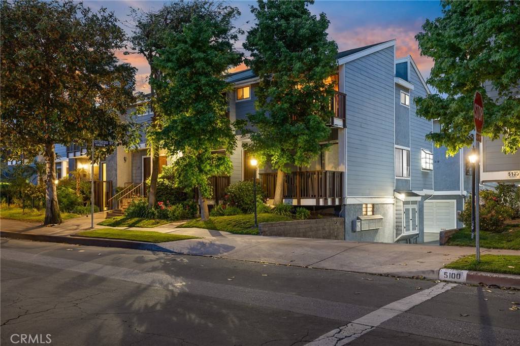 North Hollywood, CA 91601,5100 Riverton AVE #14