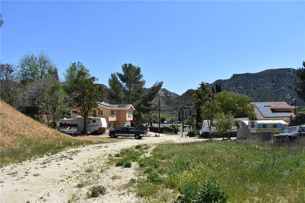 Val Verde, CA 91384,1 Buchanan WAY