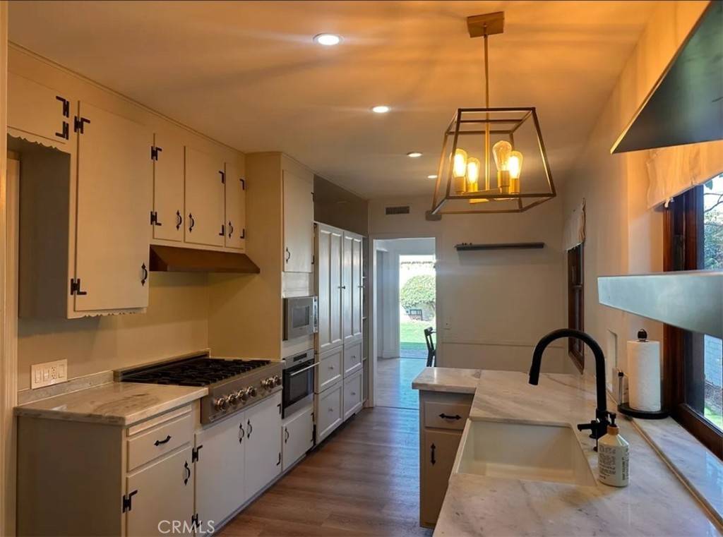 Burbank, CA 91505,3021 W Clark AVE