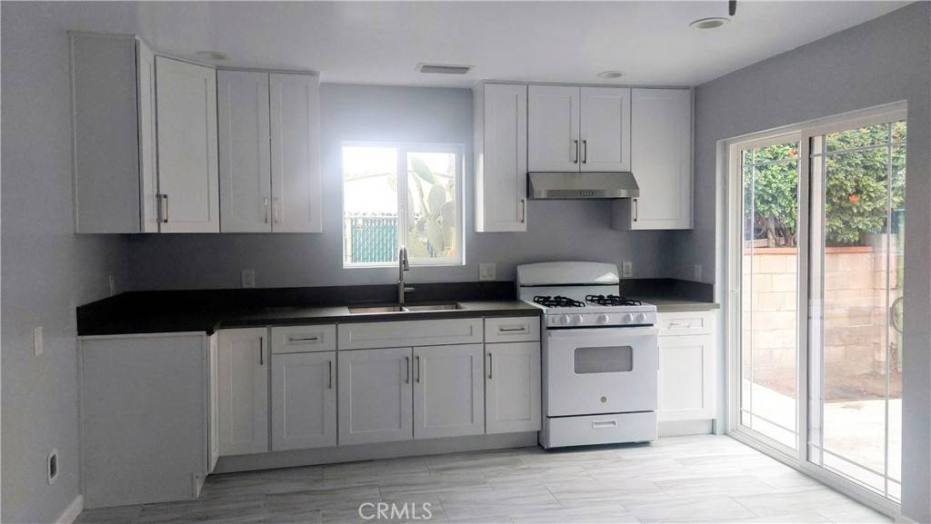 Panorama City, CA 91402,8914 Moonbeam
