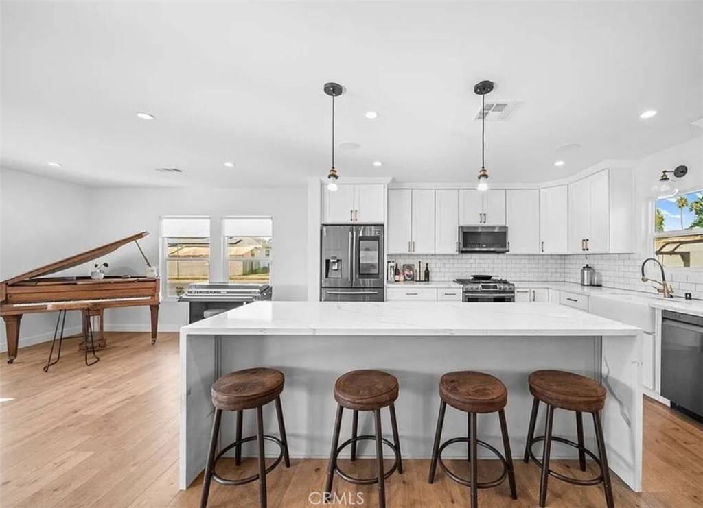 Van Nuys, CA 91406,7754 Oak Park AVE