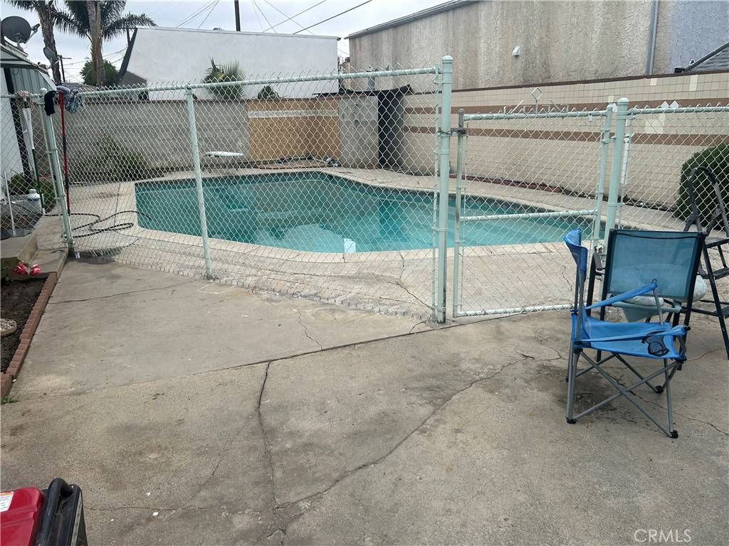 Panorama City, CA 91402,7817 Peachtree AVE