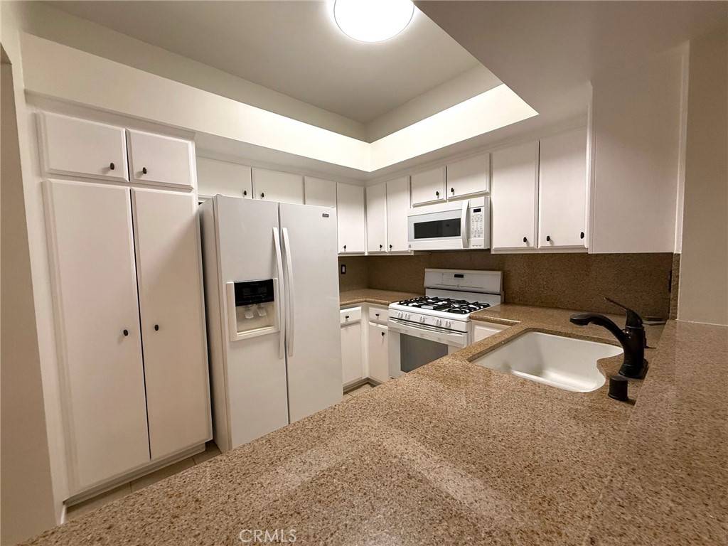 Encino, CA 91316,5151 Balboa BLVD #202