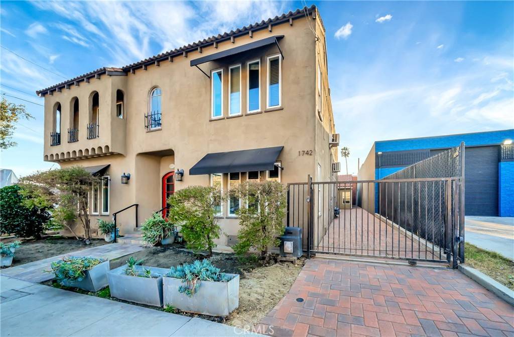 Glendale, CA 91201,1742 Flower ST